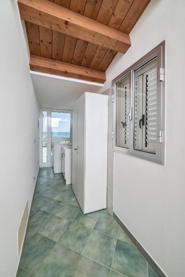 Archimede, Appartamento Con Vista In Centro A Marina Di Ragusa Exterior photo